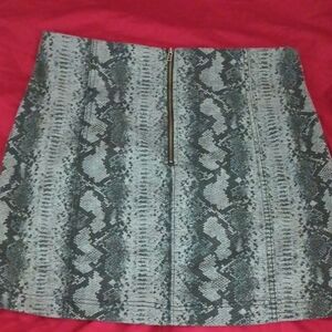 Material Girl Black and Gray Snake Print Mini Skirt Size XL Zipper Spring Summer